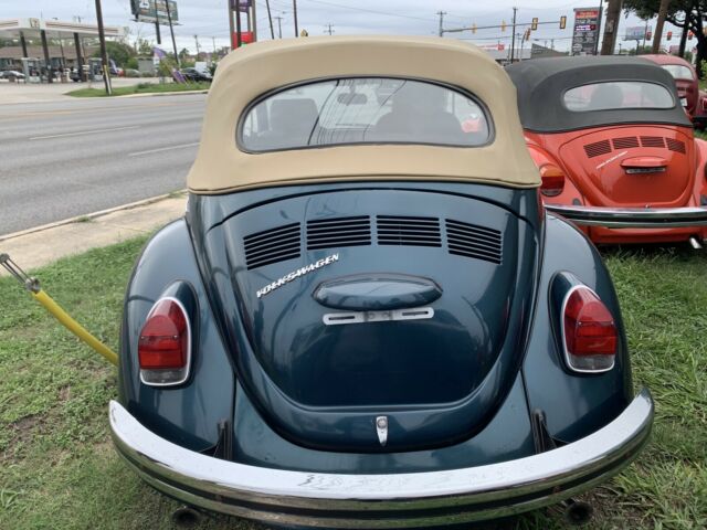 Volkswagen Super Beetle 1972 image number 11