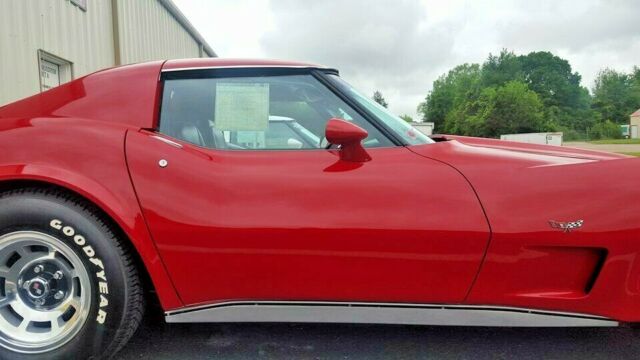 Chevrolet Corvette 1977 image number 31