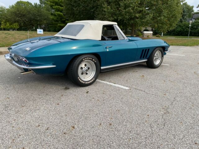 Chevrolet Corvette 1966 image number 19