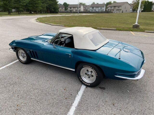 Chevrolet Corvette 1966 image number 21