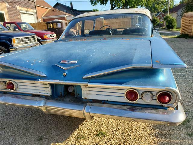 Chevrolet 2 Door Post Sedan 1960 image number 17