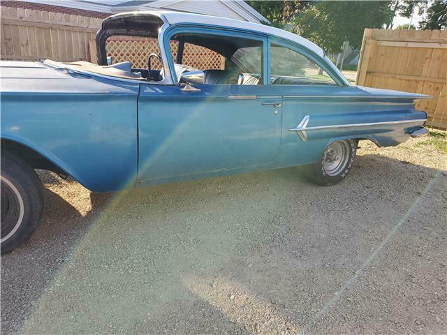 Chevrolet 2 Door Post Sedan 1960 image number 33