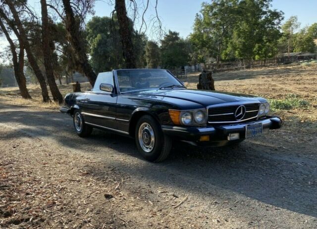 Mercedes-Benz SL-Class 1977 image number 2