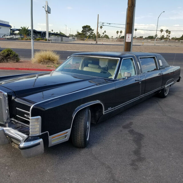 Lincoln Town Car 1977 image number 26