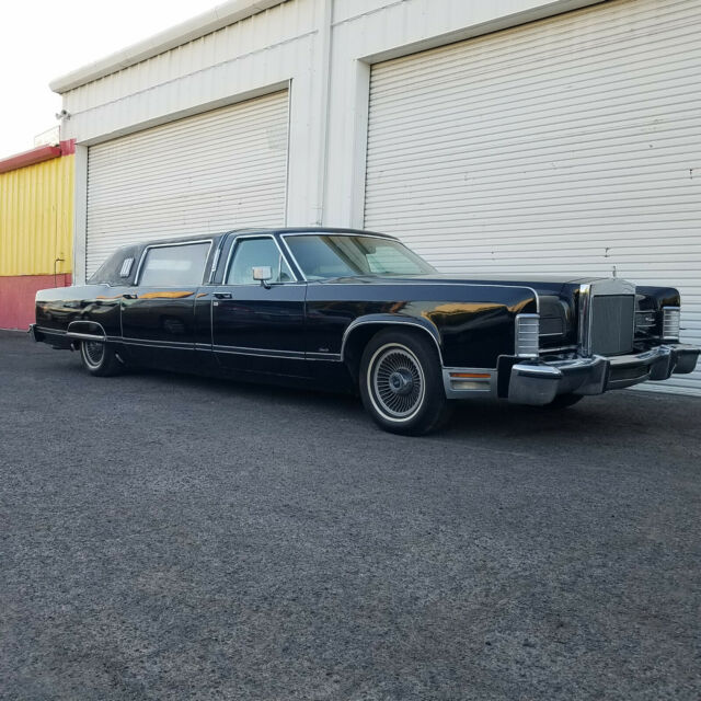 Lincoln Town Car 1977 image number 36