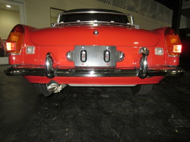 MG MGB 1976 image number 11