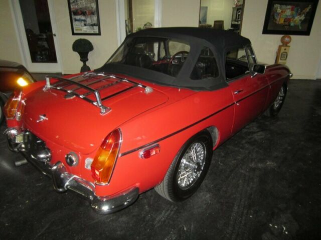 MG MGB 1976 image number 18