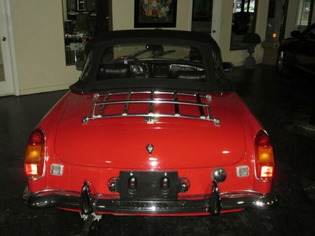 MG MGB 1976 image number 25