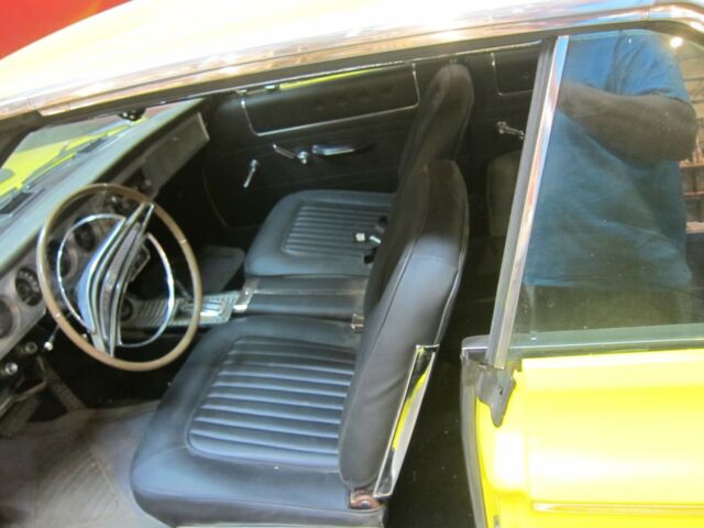 Plymouth Fury 1964 image number 3