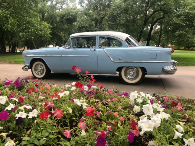 Oldsmobile Eighty-Eight 1954 image number 0