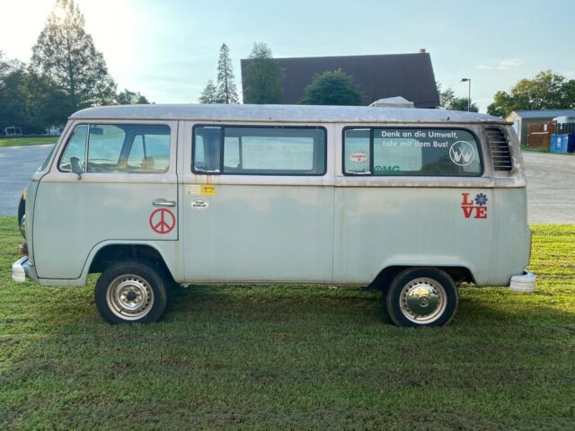 Volkswagen Bus/Vanagon 1974 image number 1