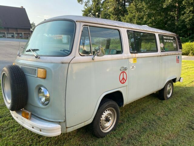 Volkswagen Bus/Vanagon 1974 image number 2