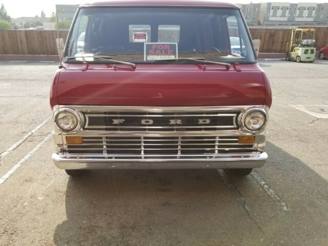 Ford E-Series Van 1972 image number 0