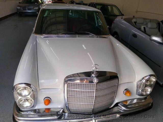 Mercedes-Benz 200-Series 1966 image number 0