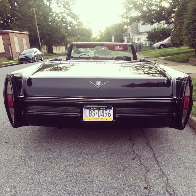 Cadillac DeVille Convertible 1968 image number 13