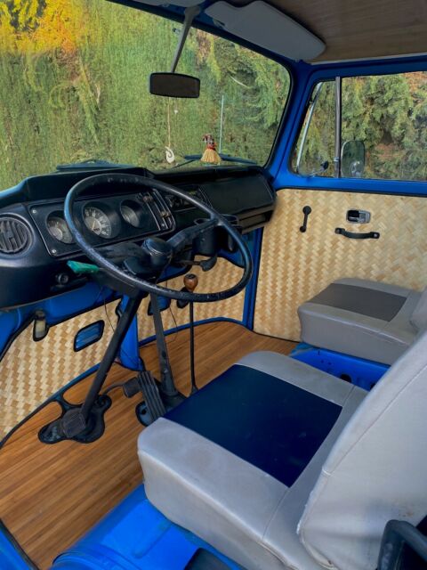 Volkswagen Bus/Vanagon 1969 image number 23