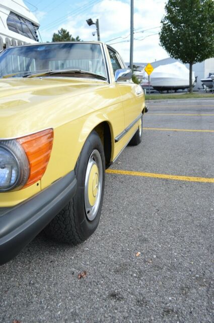 Mercedes-Benz SL-Class 1975 image number 2