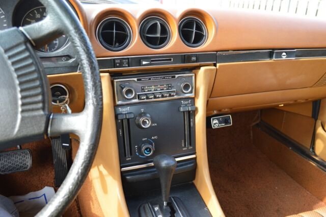 Mercedes-Benz SL-Class 1975 image number 41