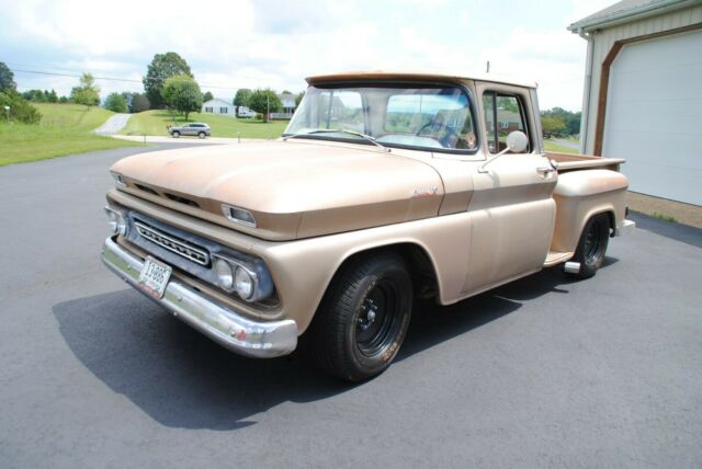 Chevrolet C10 Pickup 1961 image number 1