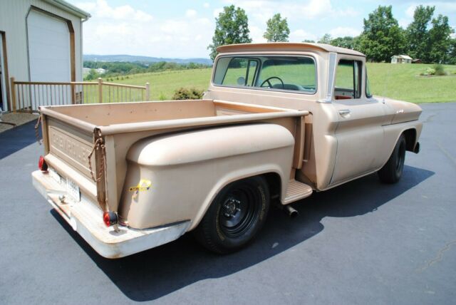 Chevrolet C10 Pickup 1961 image number 2