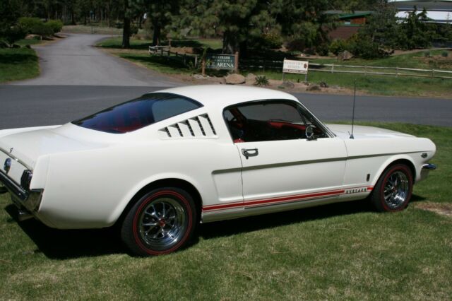 Ford Mustang 1965 image number 18