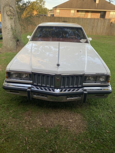 Pontiac Bonneville 1979 image number 1