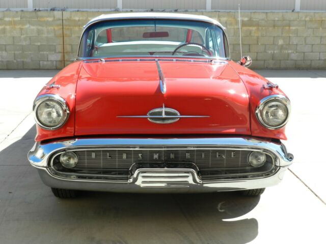 Oldsmobile Eighty-Eight 1957 image number 30