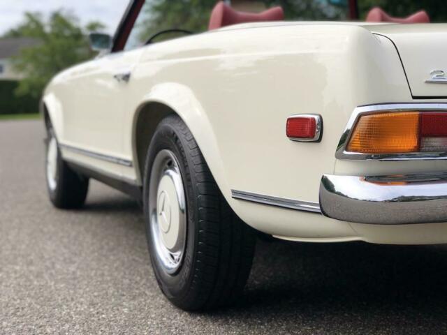 Mercedes-Benz SL-Class 1971 image number 46