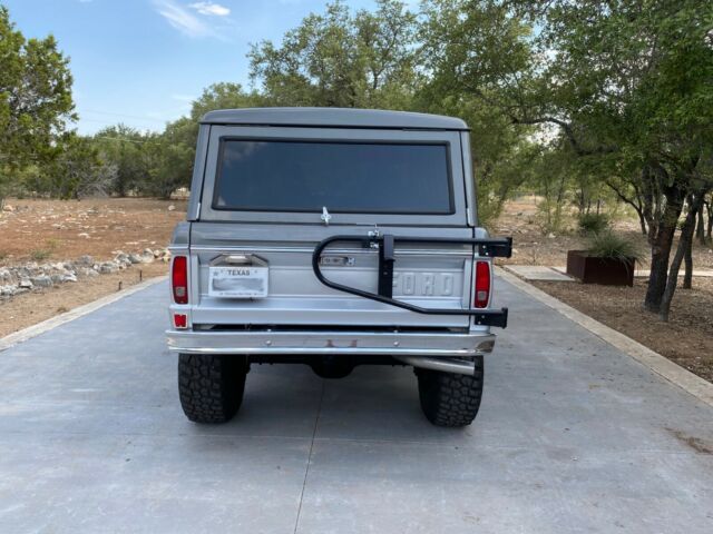 Ford Bronco 1973 image number 2