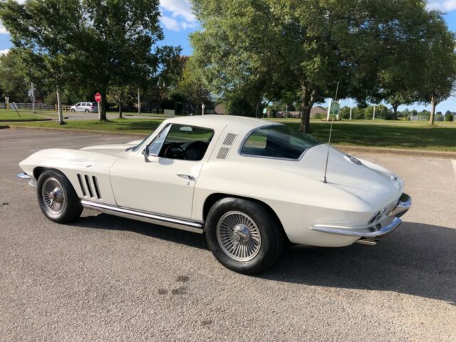 Chevrolet Corvette 1965 image number 11