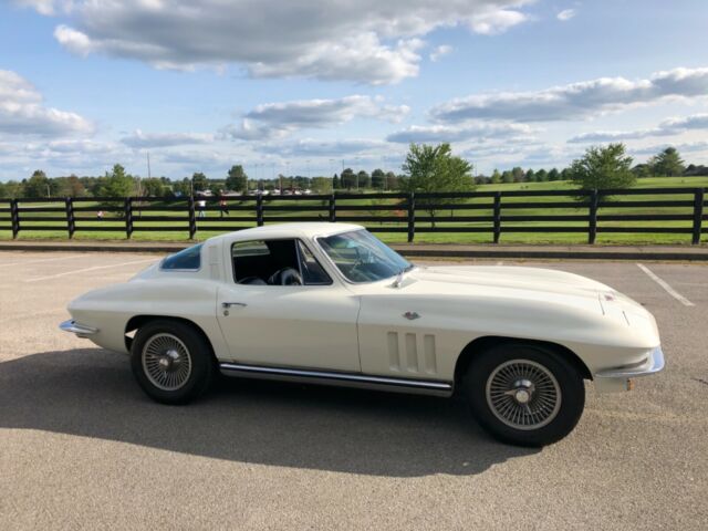 Chevrolet Corvette 1965 image number 29