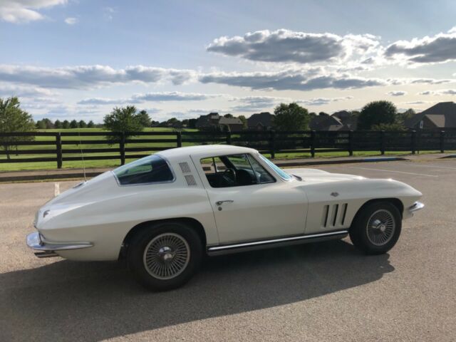 Chevrolet Corvette 1965 image number 31