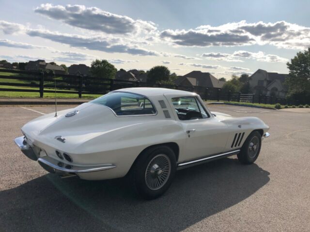 Chevrolet Corvette 1965 image number 32