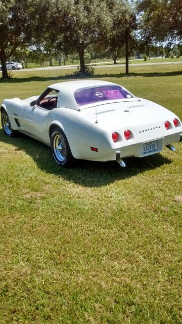 Chevrolet Corvette 1975 image number 0