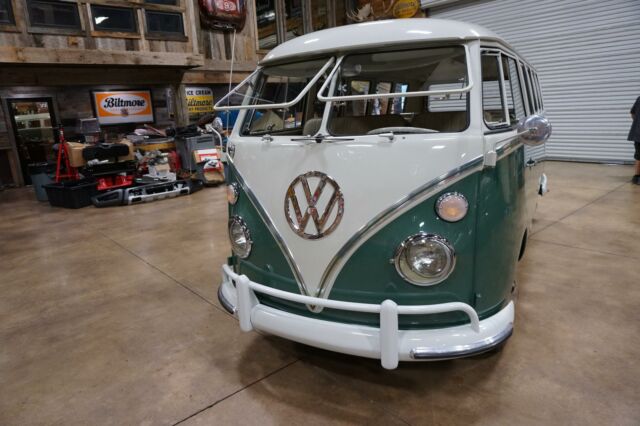 Volkswagen 13 WINDOW VAN DELUXE 1964 image number 29