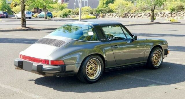 Porsche 911 1976 image number 16