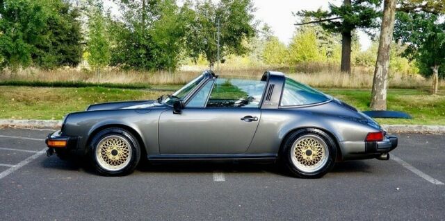 Porsche 911 1976 image number 3