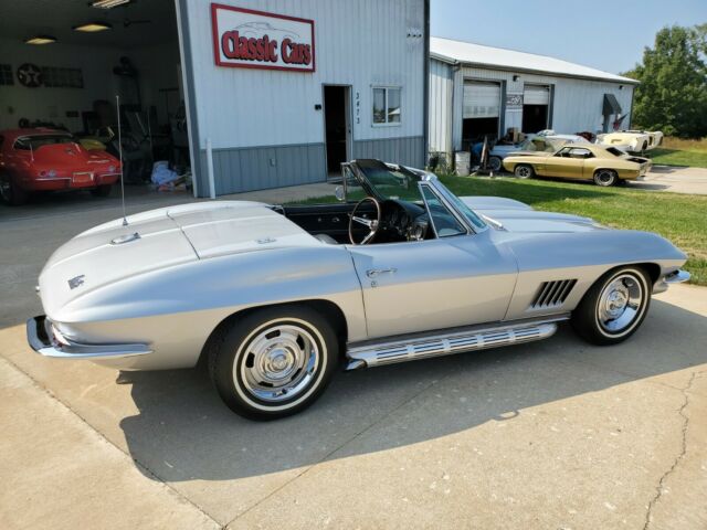 Chevrolet Corvette 1967 image number 14