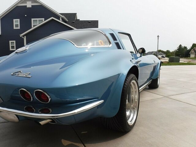 Chevrolet Corvette 1965 image number 8