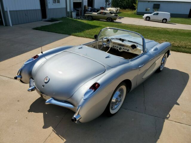 Chevrolet Corvette 1956 image number 18