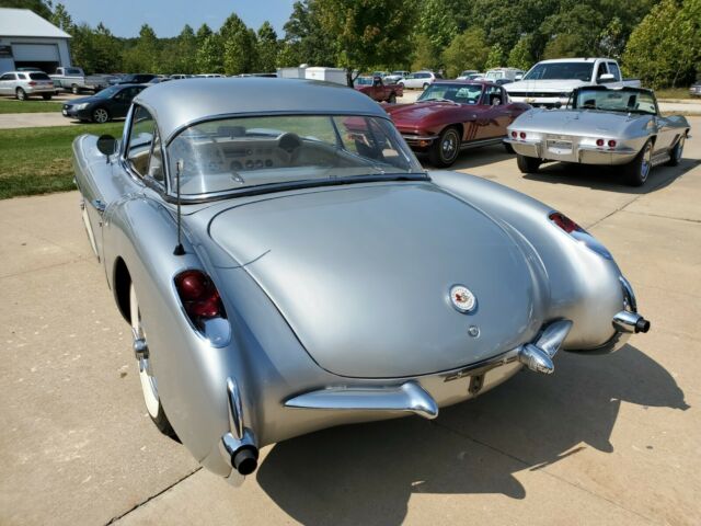 Chevrolet Corvette 1956 image number 32