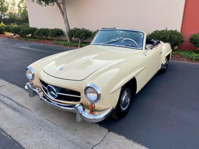 Mercedes-Benz SL-Class 1962 image number 23