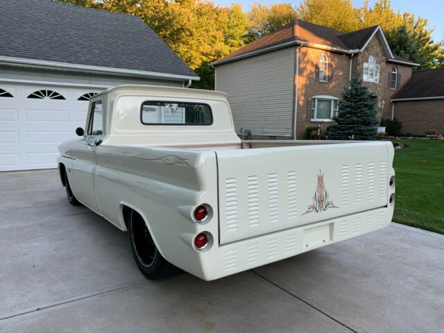 Chevrolet C-10 1966 image number 2