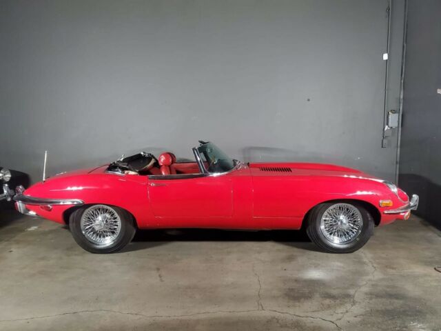 Jaguar E-Type 1969 image number 0