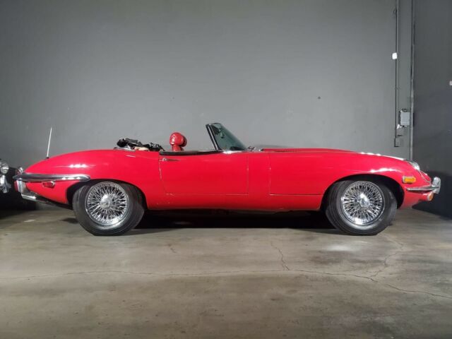 Jaguar E-Type 1969 image number 2