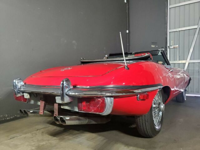 Jaguar E-Type 1969 image number 28