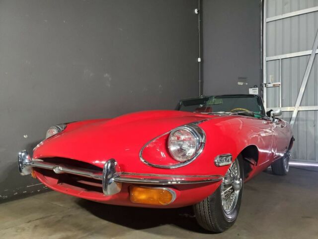 Jaguar E-Type 1969 image number 31