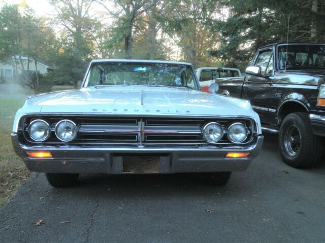 Oldsmobile Starfire 1964 image number 28