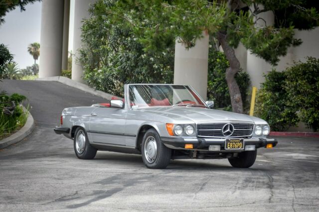 Mercedes-Benz SL-Class 1979 image number 0