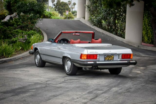 Mercedes-Benz SL-Class 1979 image number 1